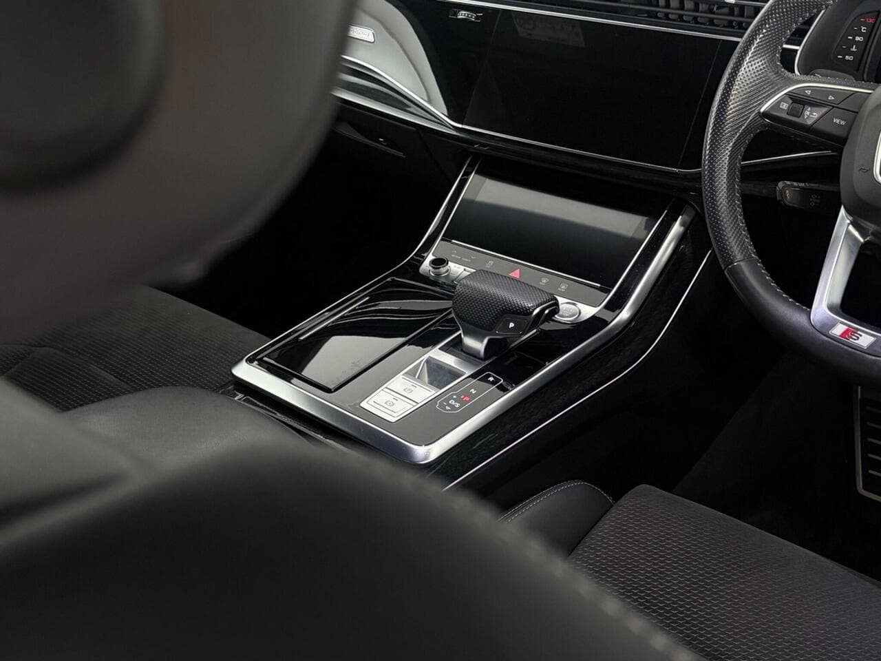 Audi Q8 thumbnail Inconclusive
