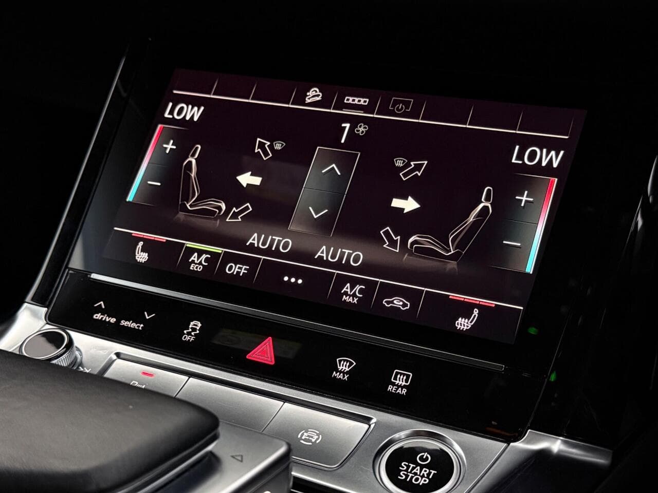 Audi e-tron thumbnail Infotainment System