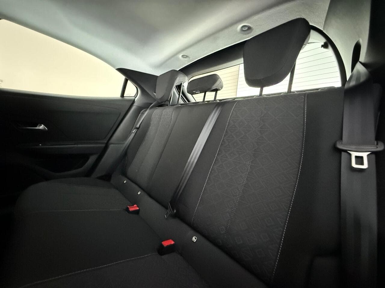Vauxhall Mokka thumbnail Seats Rear