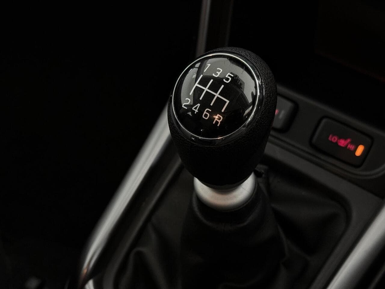 Suzuki S-Cross thumbnail Interior Front
