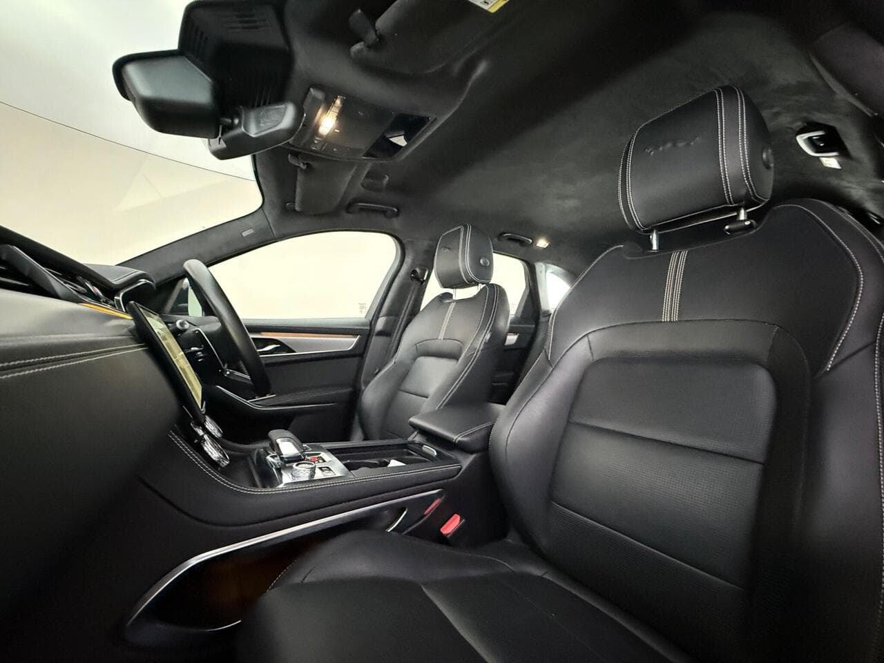 Jaguar F-PACE thumbnail Seat Front Passenger