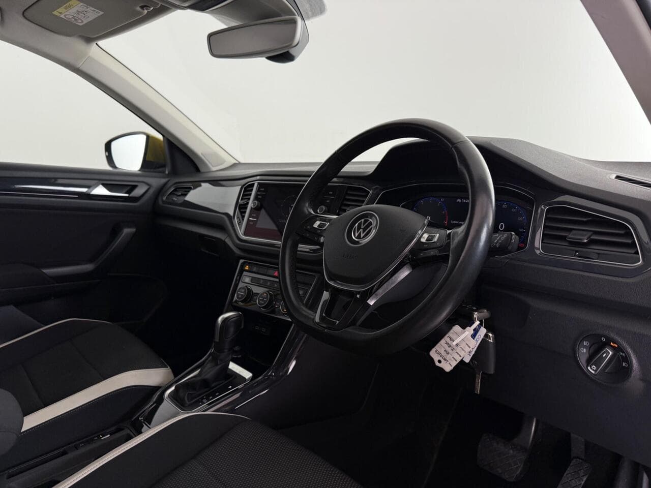 Volkswagen T-Roc thumbnail Interior Front