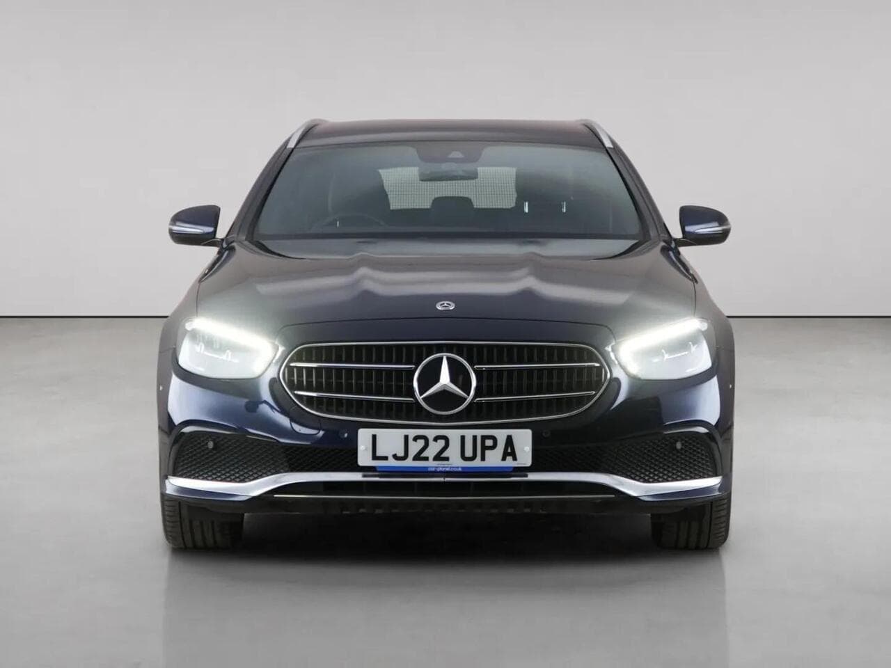 Mercedes-Benz E Class thumbnail Front