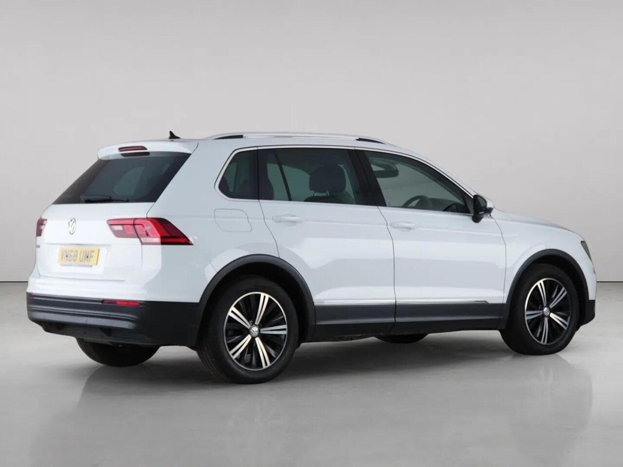 Volkswagen Tiguan thumbnail Rear Right
