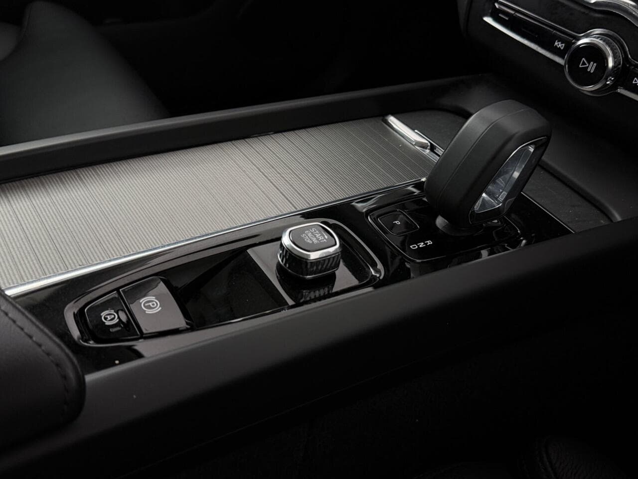 Volvo XC60 thumbnail Misc Controls