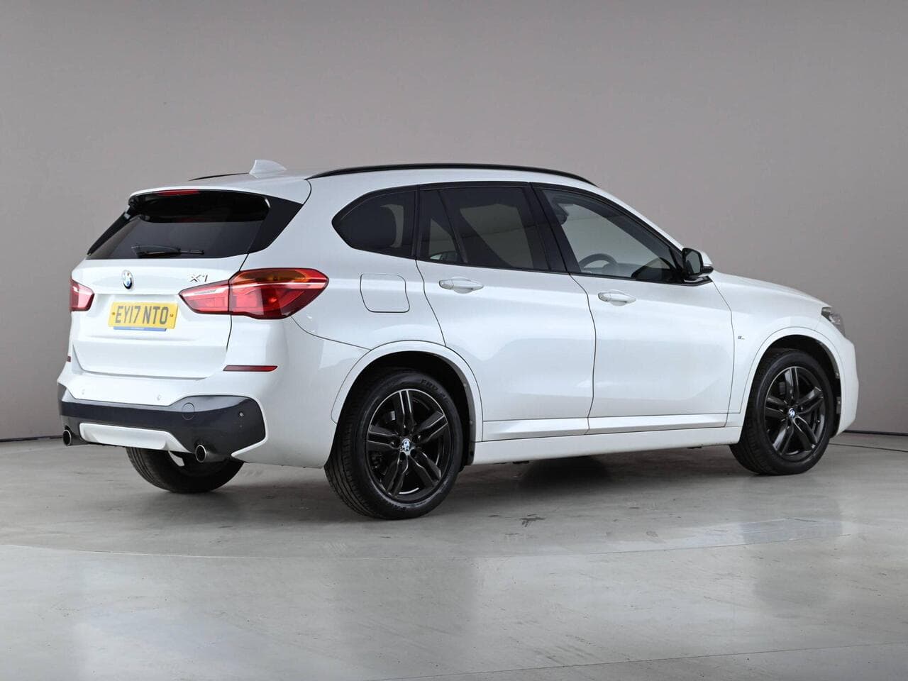 BMW X1 thumbnail Rear Right