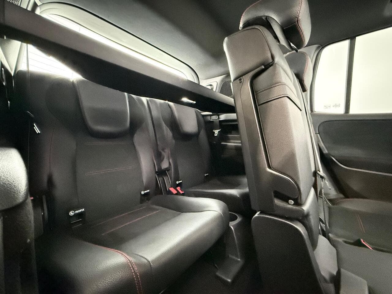 Mercedes-Benz GLB thumbnail Seats Rear