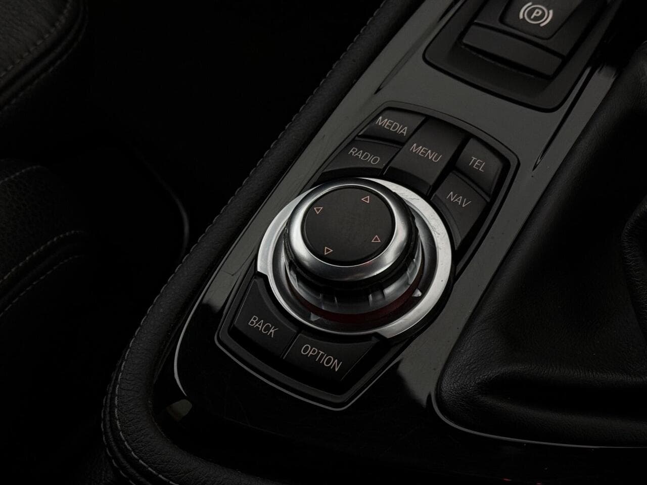 BMW 2 Series Gran Tourer thumbnail Interior Front