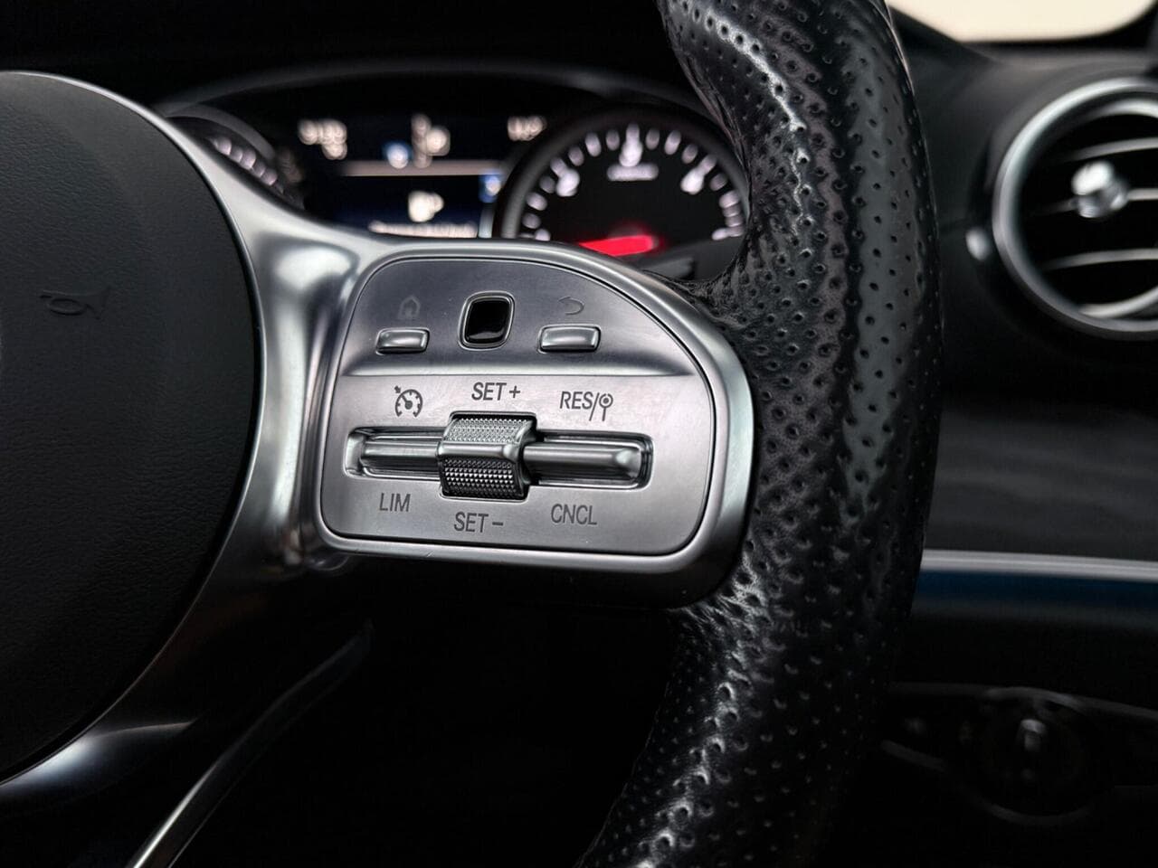 Mercedes-Benz E Class thumbnail Misc Controls