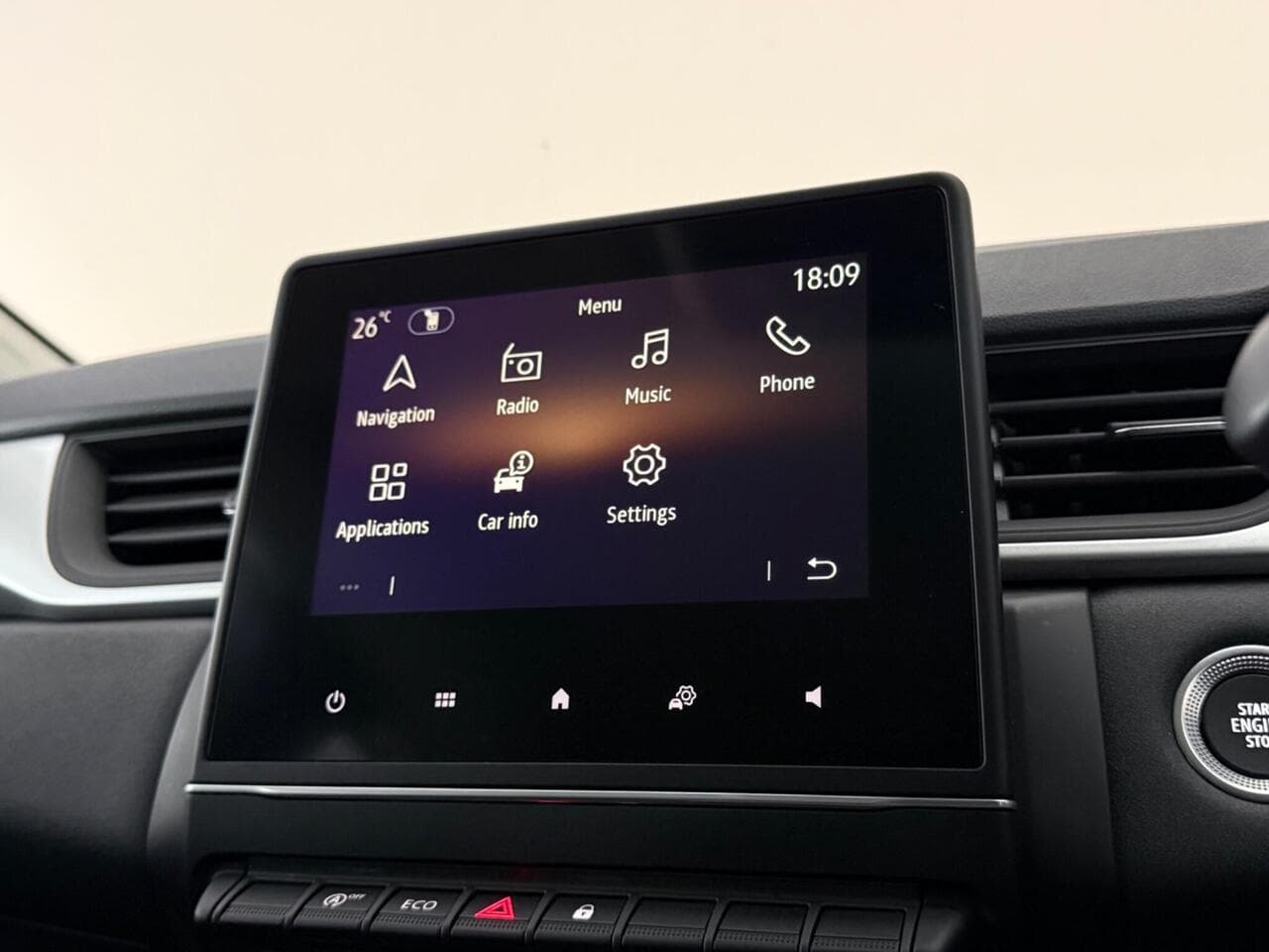 Renault Captur thumbnail Infotainment System