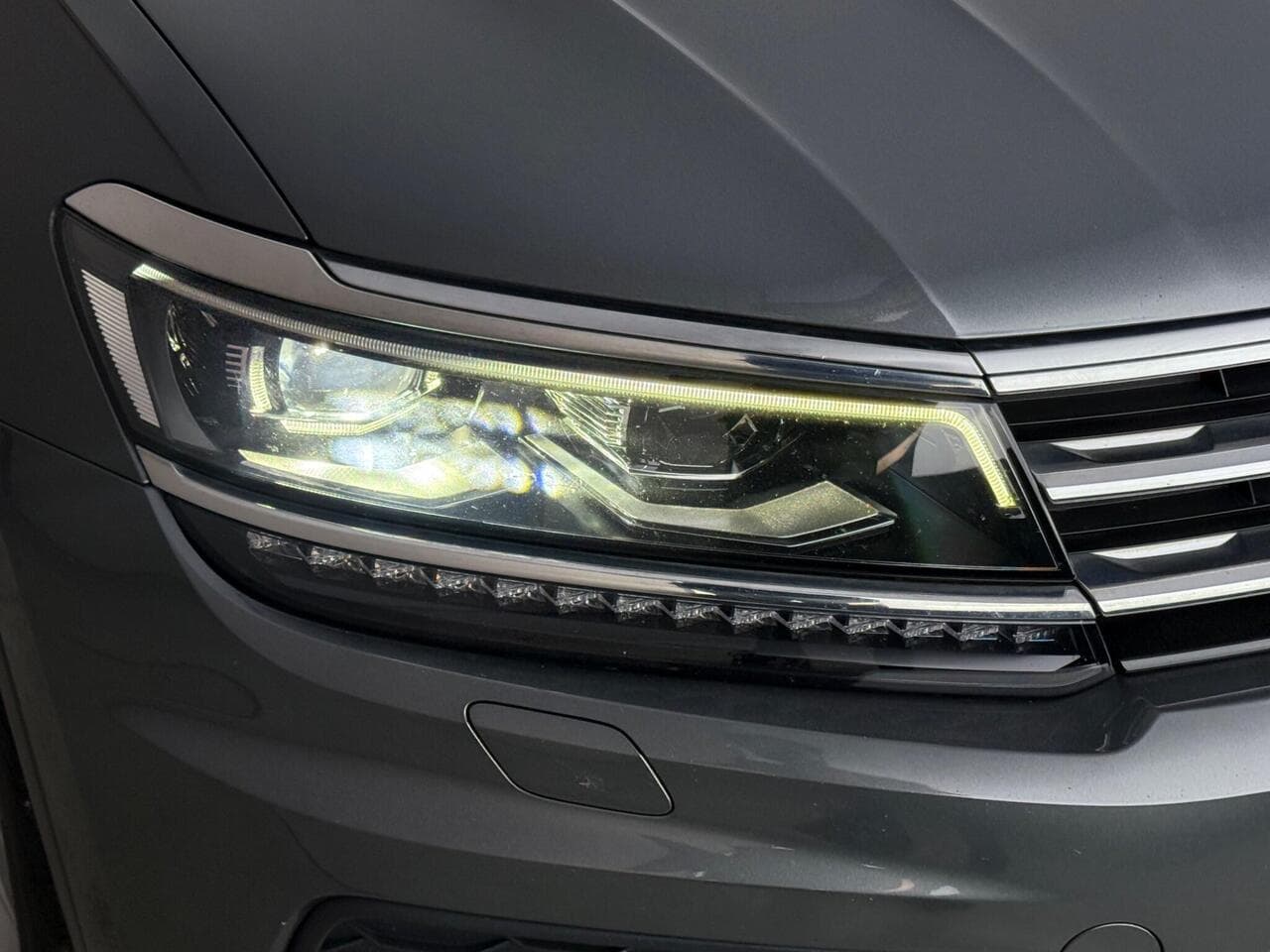 Volkswagen Tiguan thumbnail Lights Front