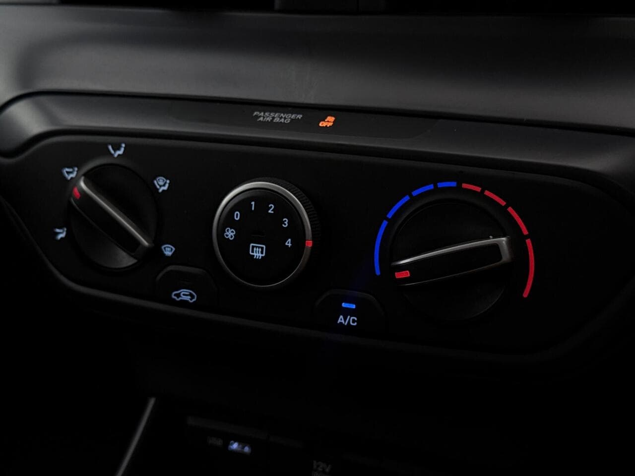 Hyundai i20 thumbnail Misc Controls