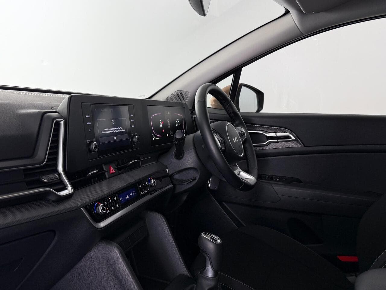 Kia Sportage thumbnail Interior Front
