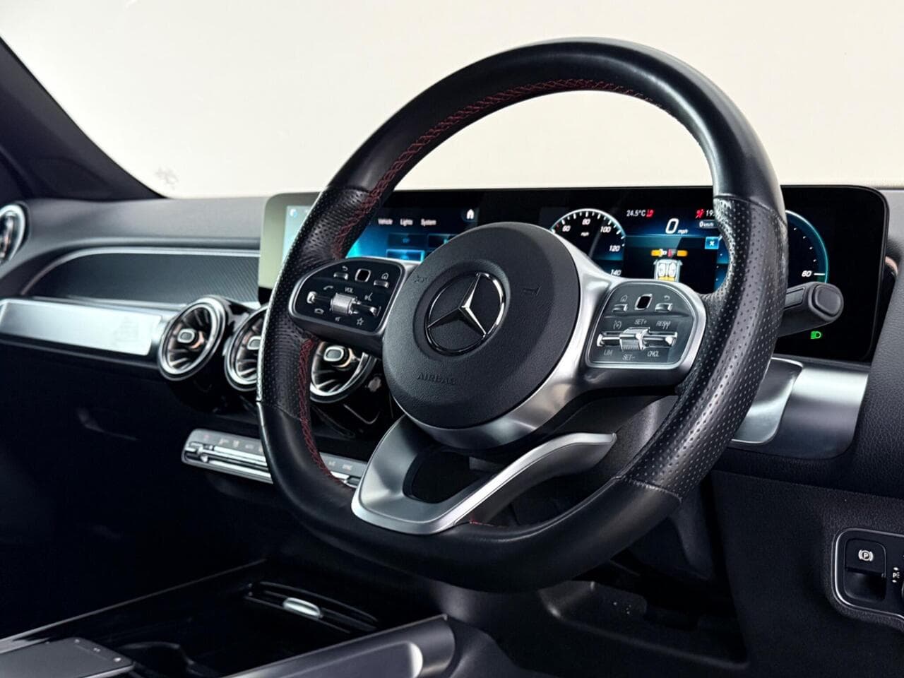 Mercedes-Benz GLB thumbnail Steering Wheel