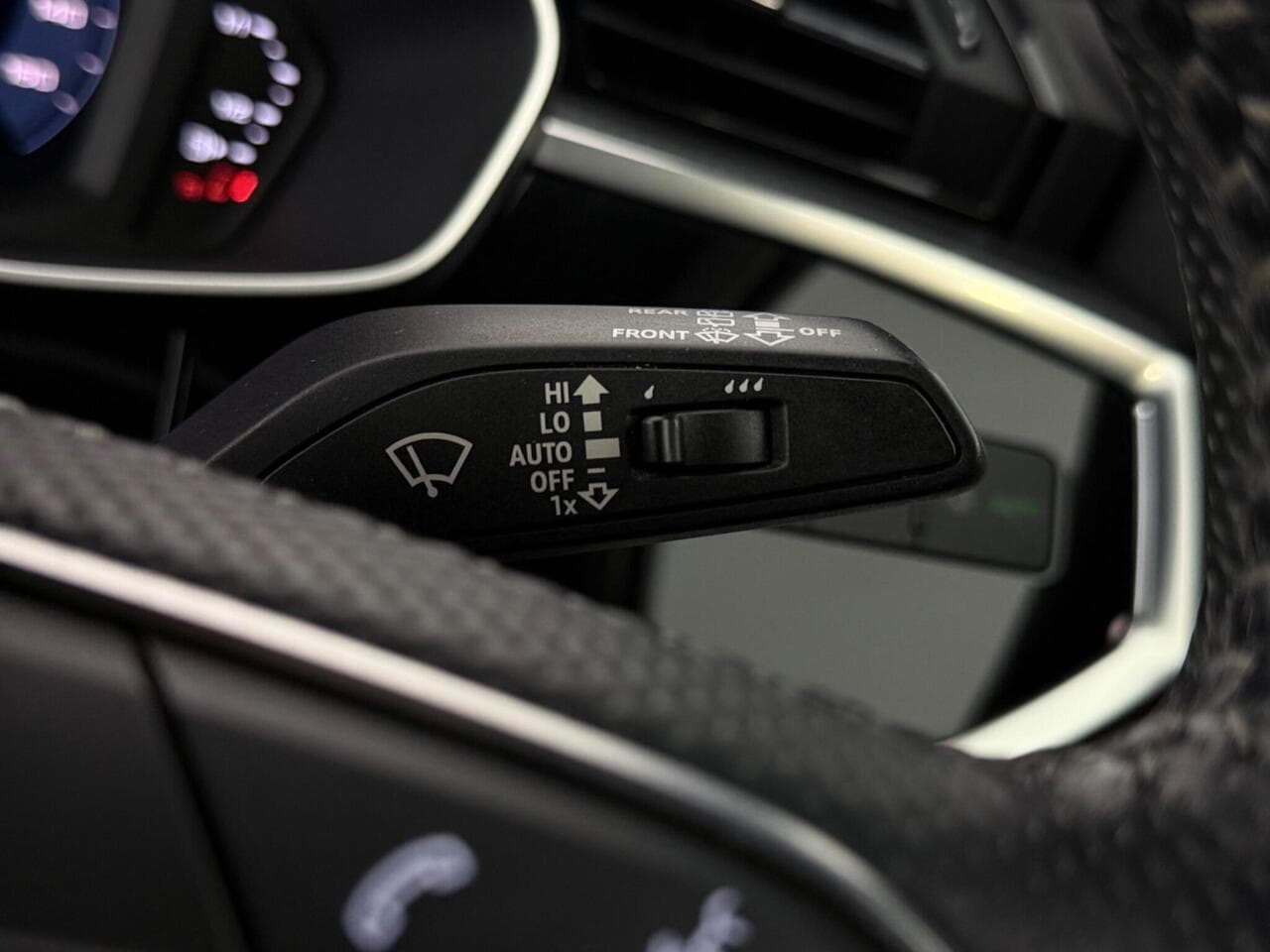 Audi Q3 thumbnail Misc Controls