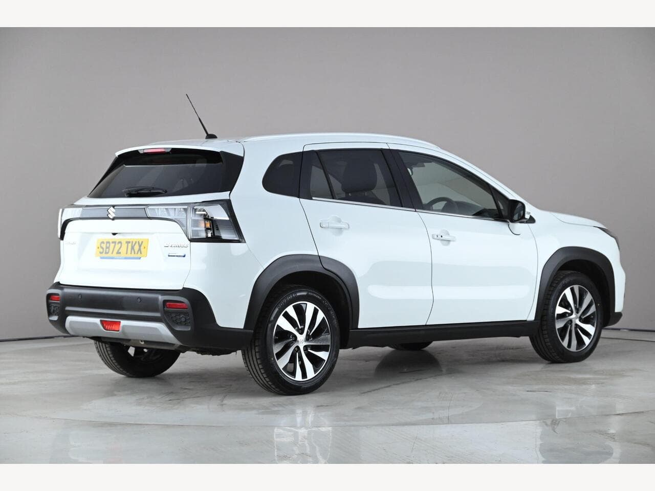 Suzuki S-Cross thumbnail Rear Right