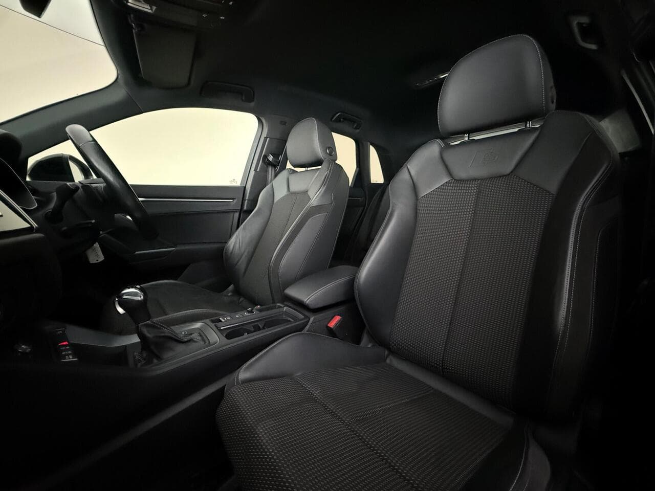 Audi Q3 thumbnail Seat Front Passenger