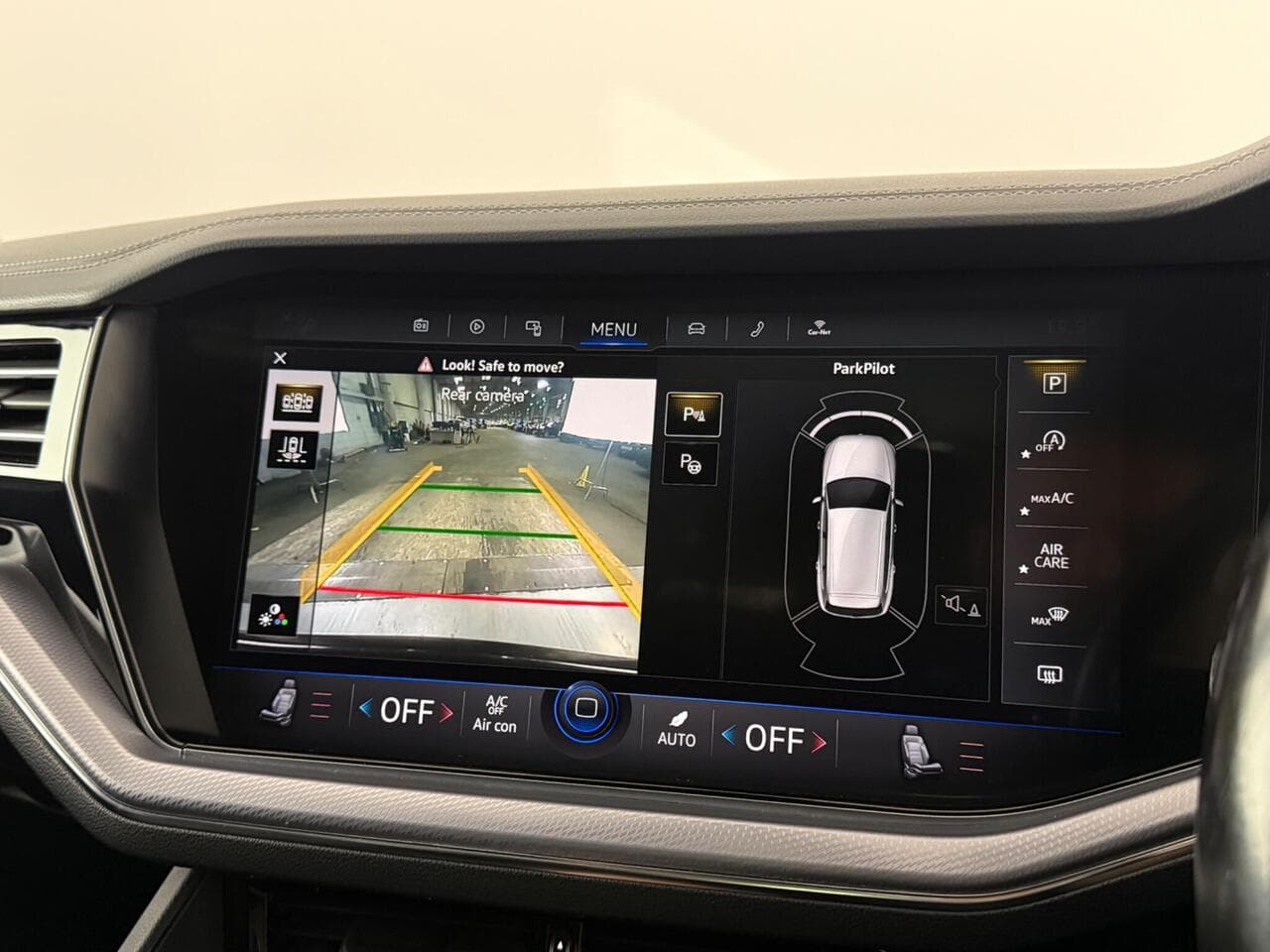 Volkswagen Touareg thumbnail Infotainment System