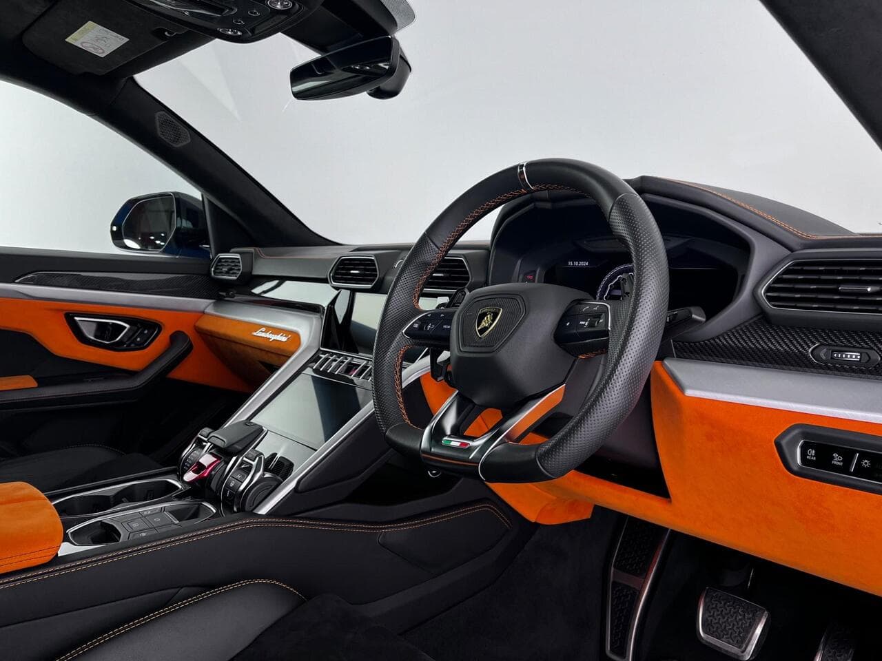 Lamborghini Urus thumbnail Interior Front