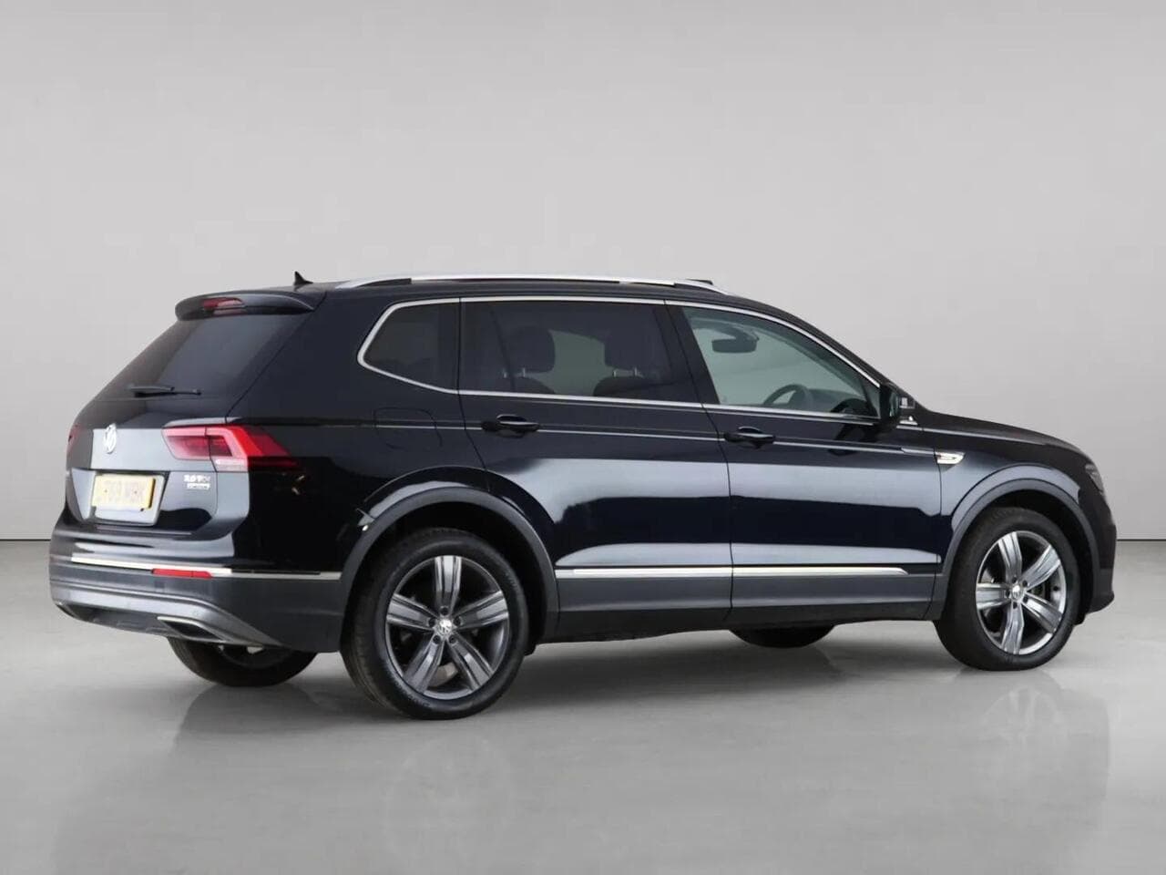 Volkswagen Tiguan Allspace thumbnail Side Right