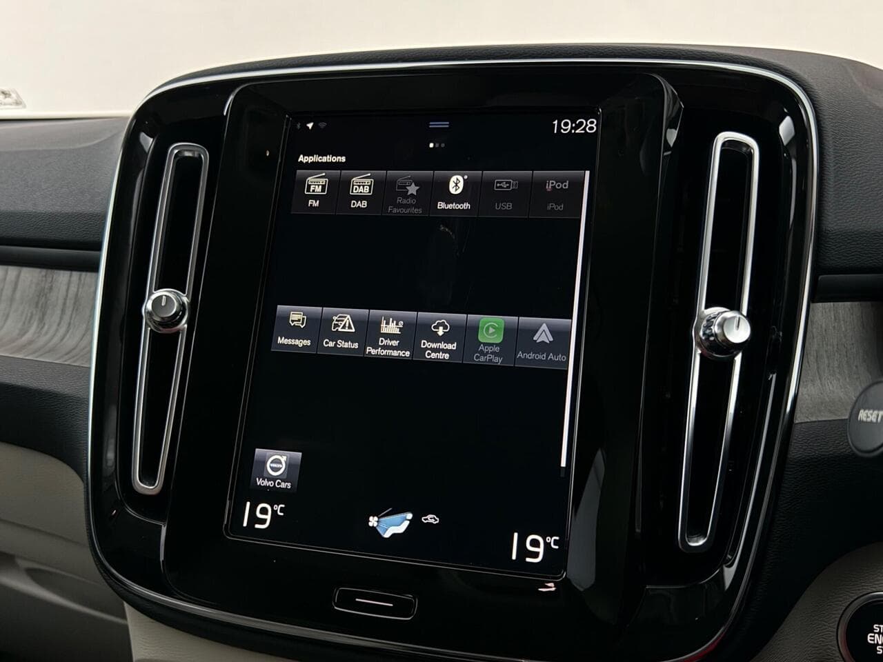 Volvo XC40 thumbnail Infotainment System