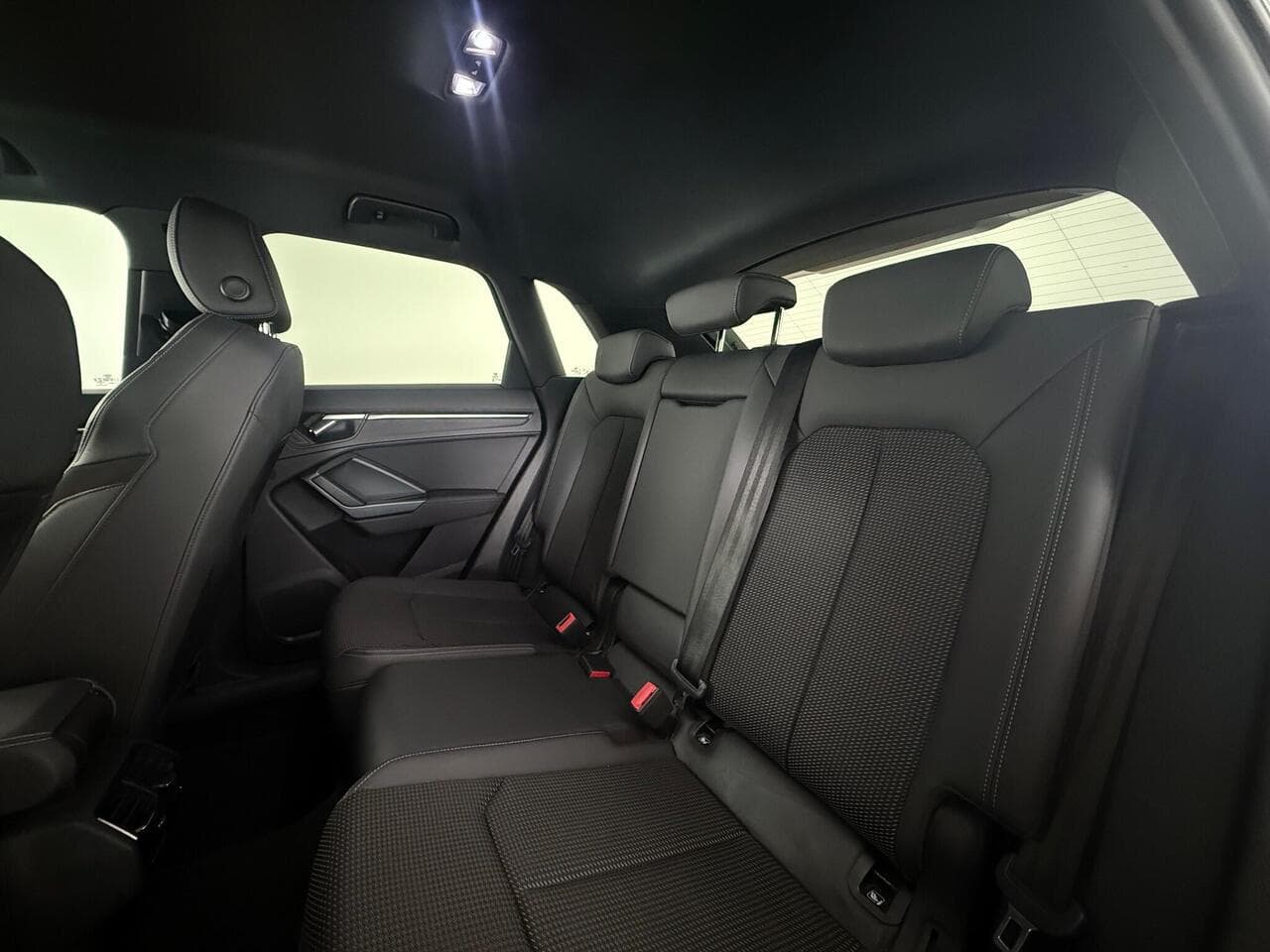 Audi Q3 thumbnail Seats Rear