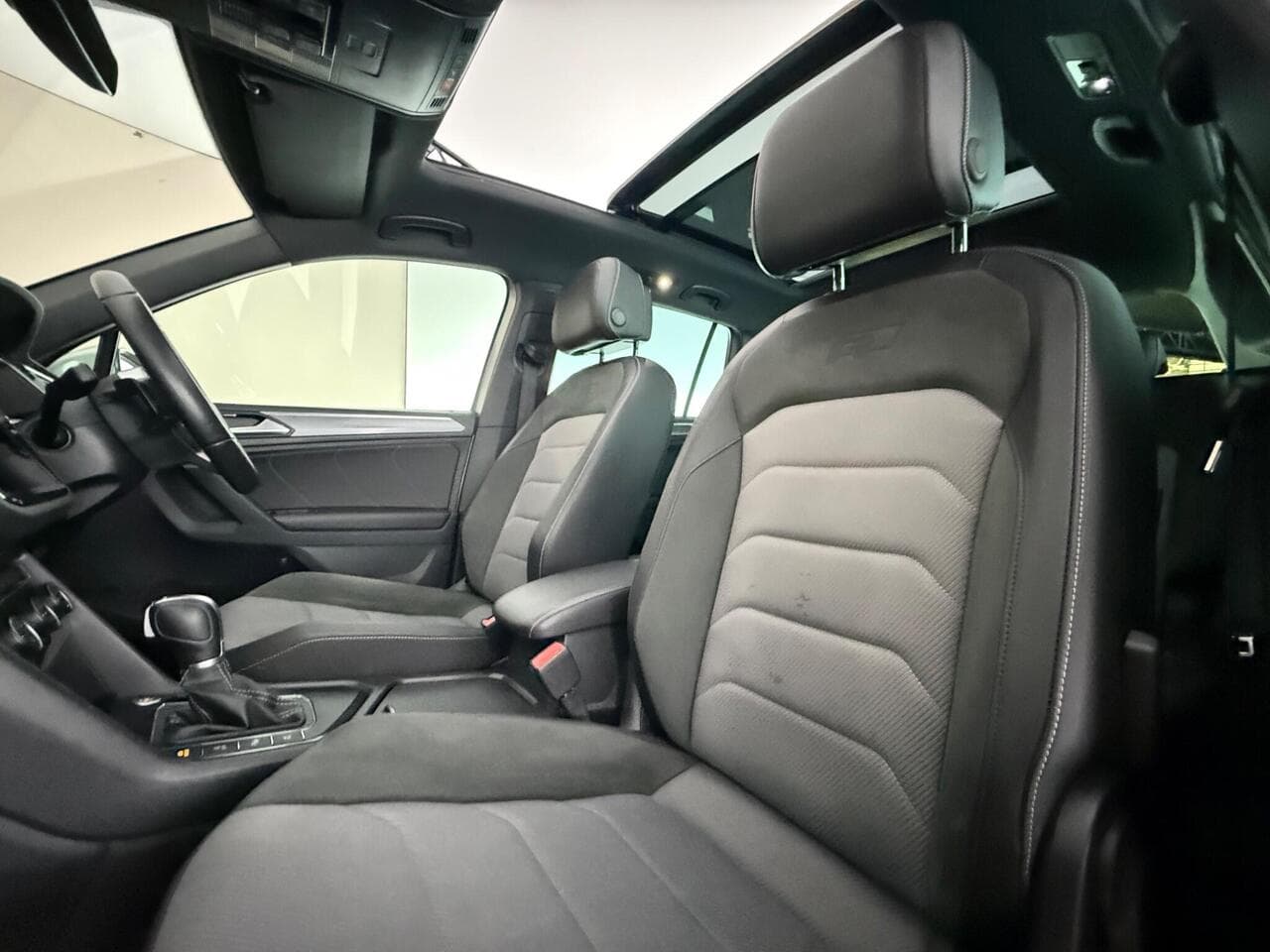 Volkswagen Tiguan thumbnail Seat Front Passenger