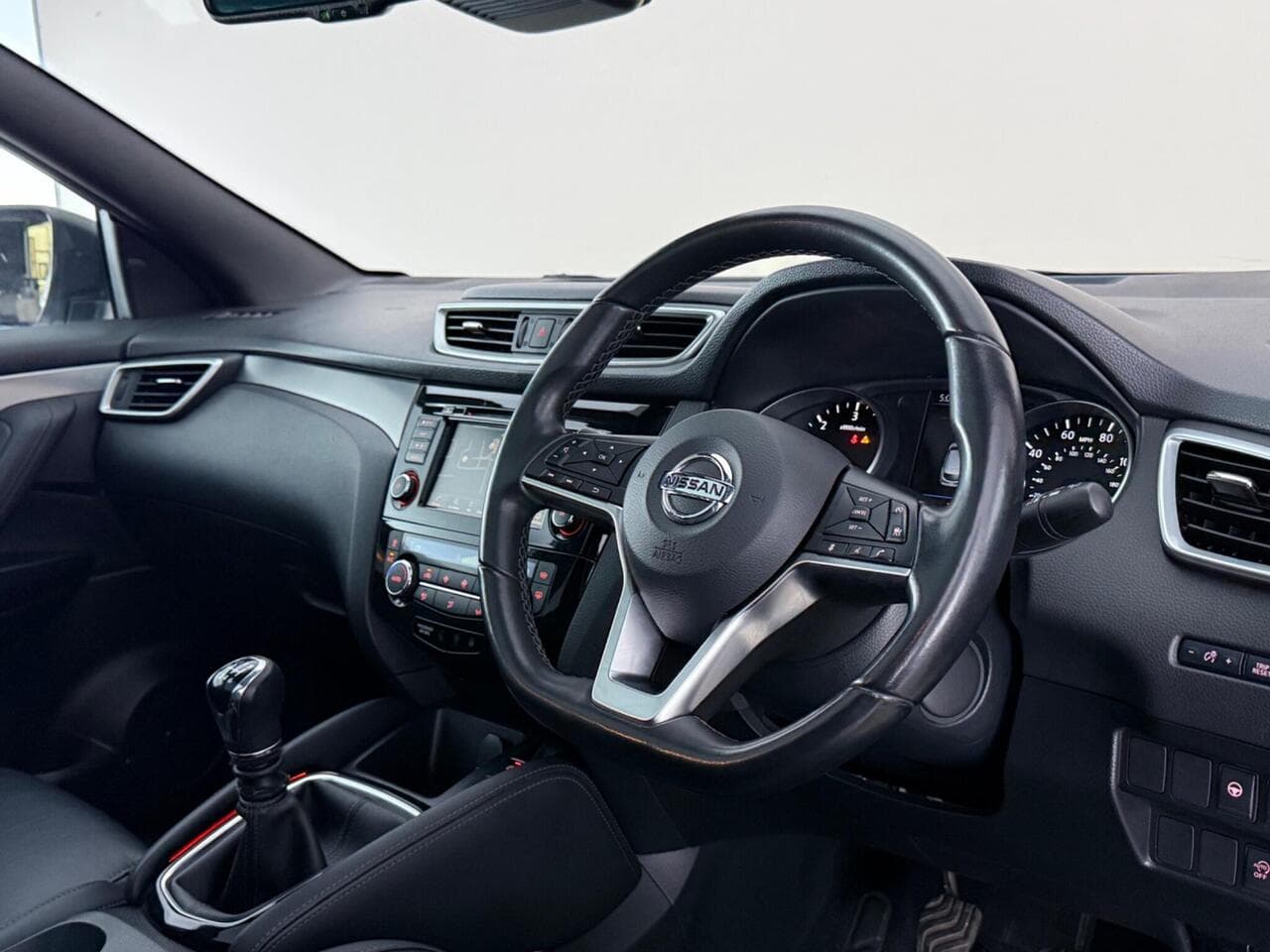 Nissan Qashqai thumbnail Interior Front