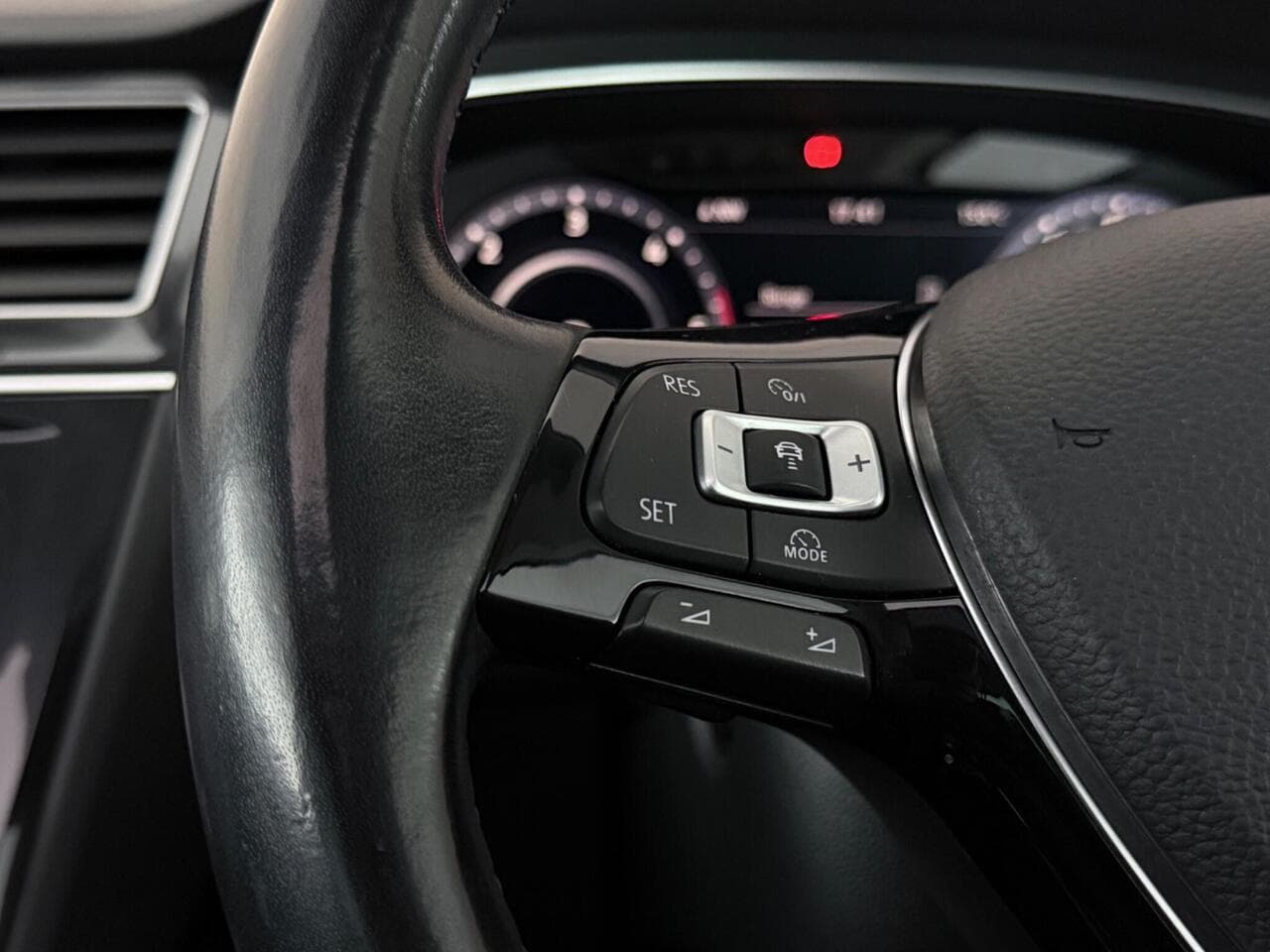 Volkswagen Tiguan thumbnail Misc Controls