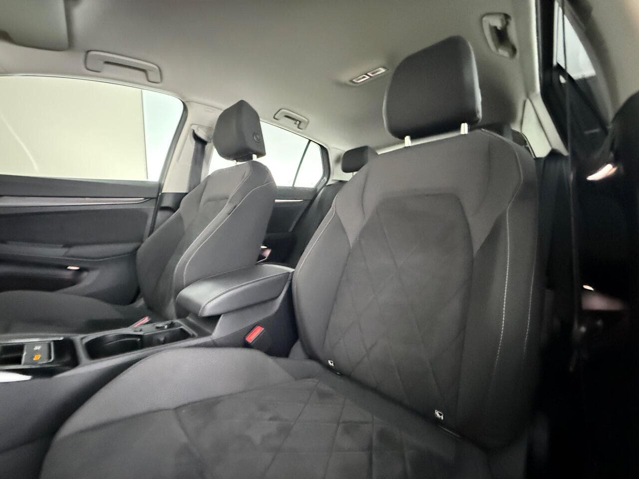 Volkswagen Golf thumbnail Seat Front Passenger