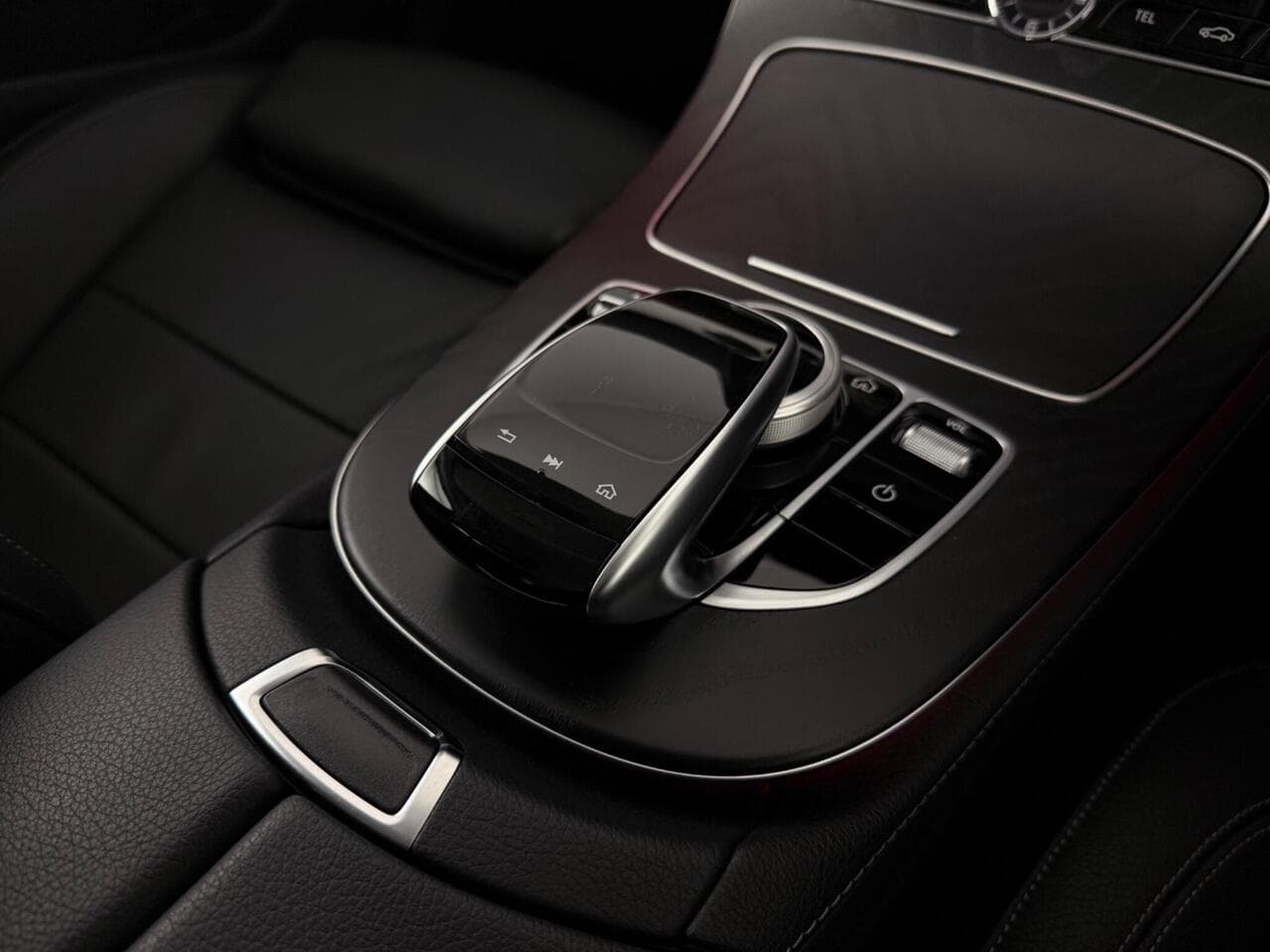 Mercedes-Benz E Class thumbnail Misc Controls