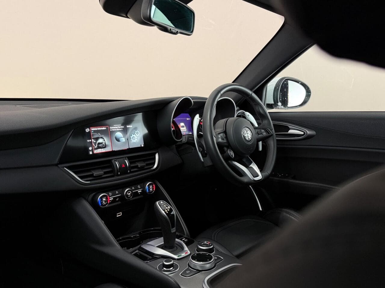 Alfa Romeo Giulia thumbnail Interior Front