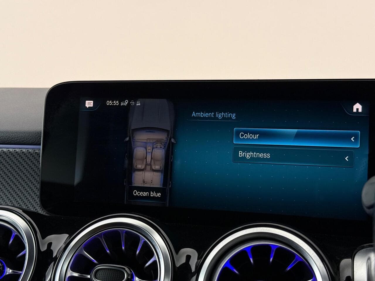 Mercedes-Benz GLB thumbnail Infotainment System