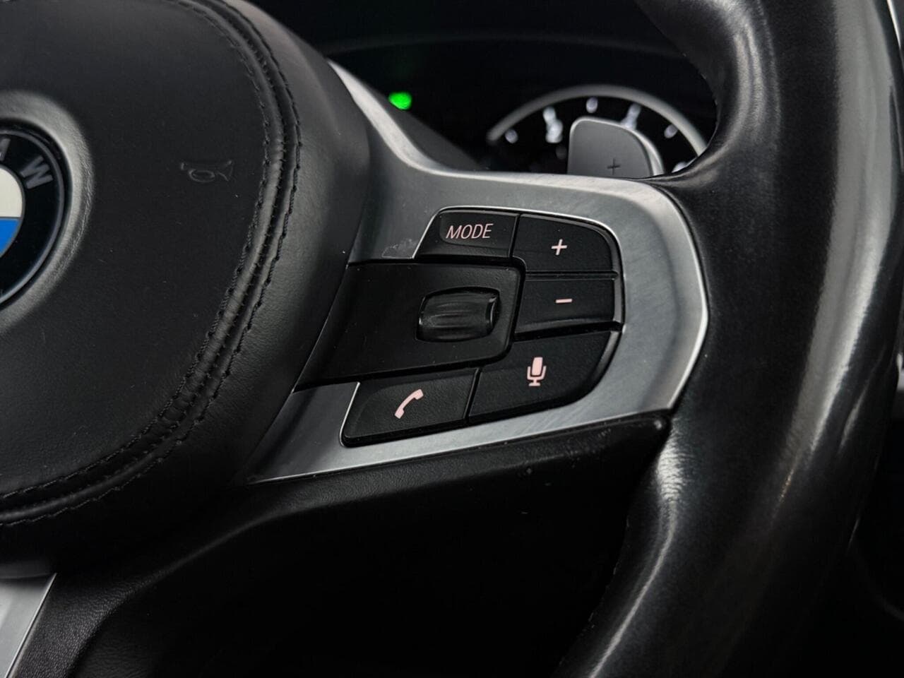 BMW X4 thumbnail Misc Controls