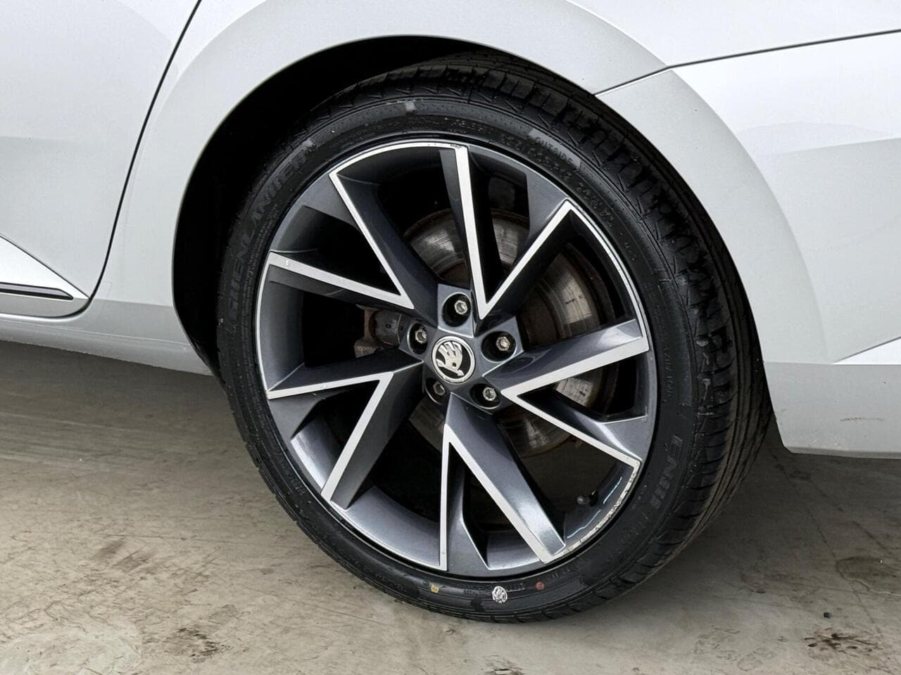 Skoda Superb thumbnail Wheel