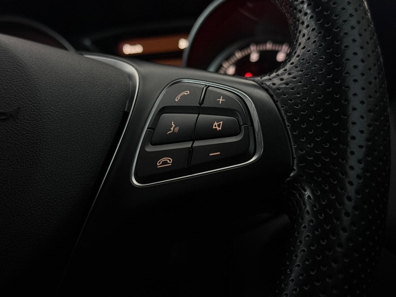 Mercedes-Benz GLA thumbnail Misc Controls