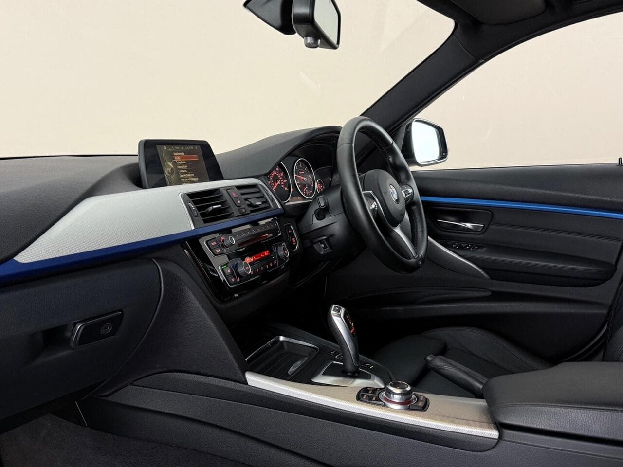 BMW 3 Series thumbnail Interior Front