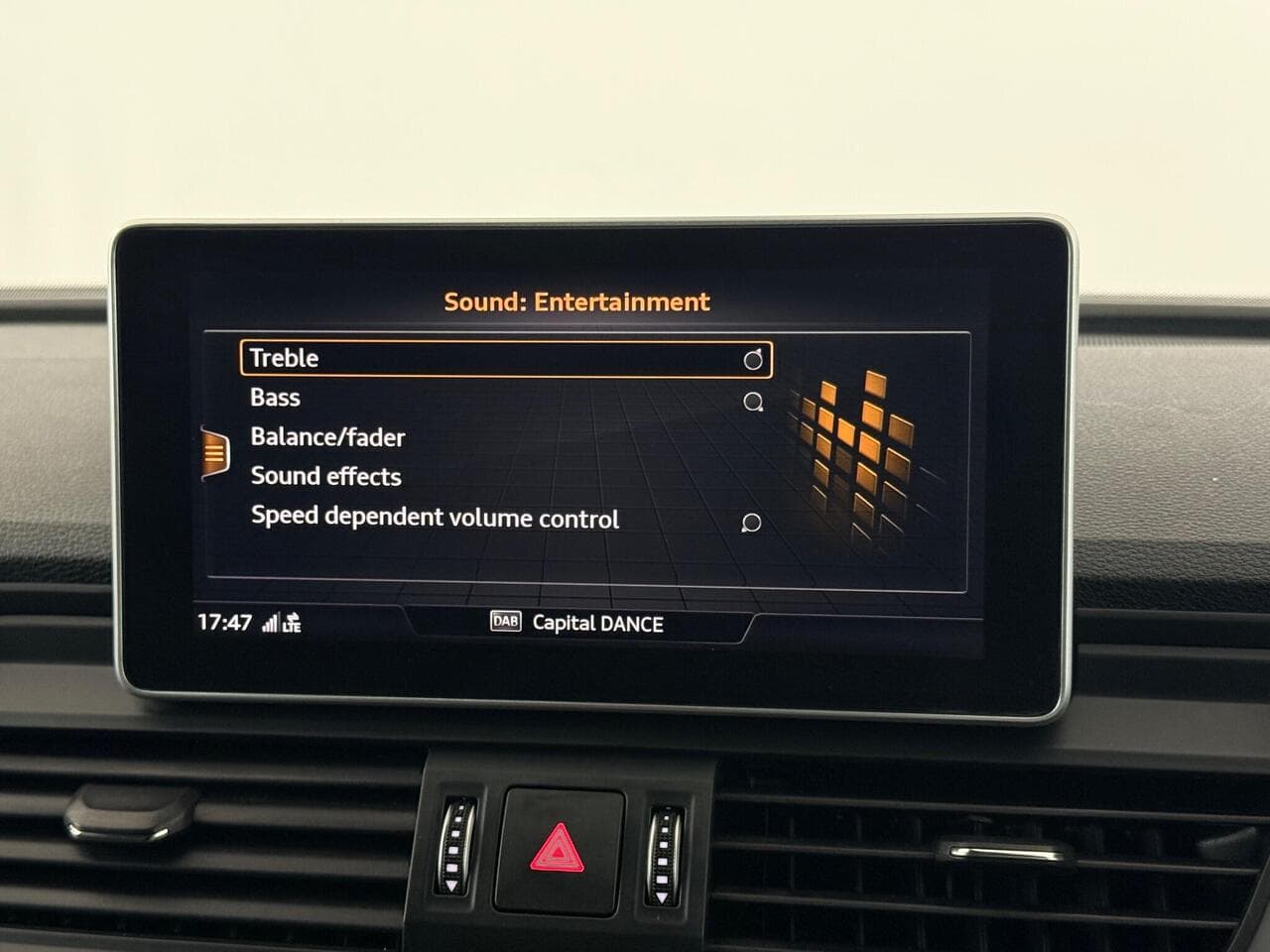 Audi Q5 thumbnail Infotainment System