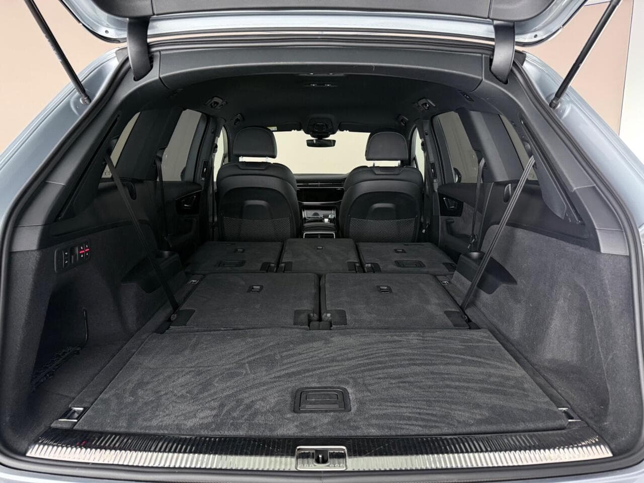 Audi Q7 thumbnail Boot