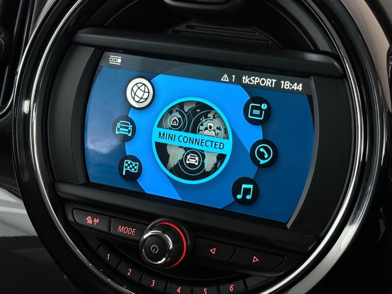 MINI Countryman thumbnail Infotainment System