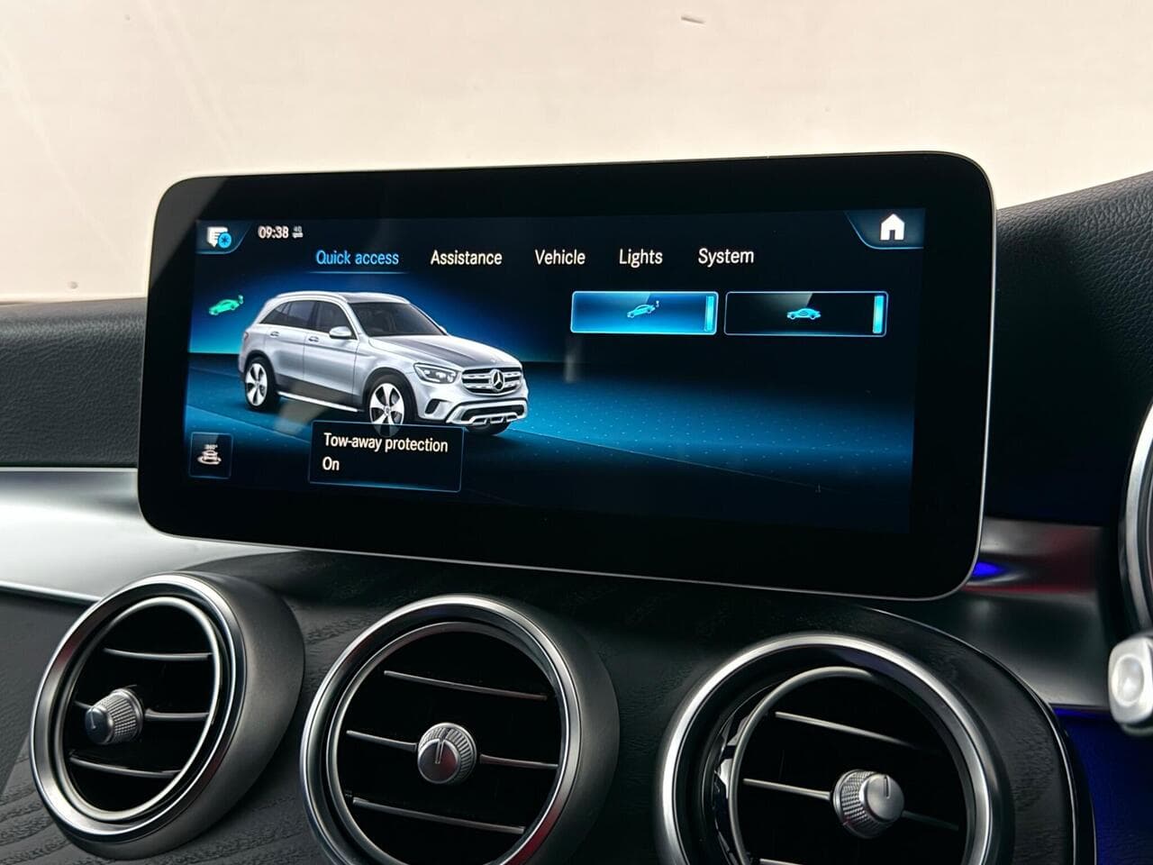 Mercedes-Benz GLC thumbnail Infotainment System