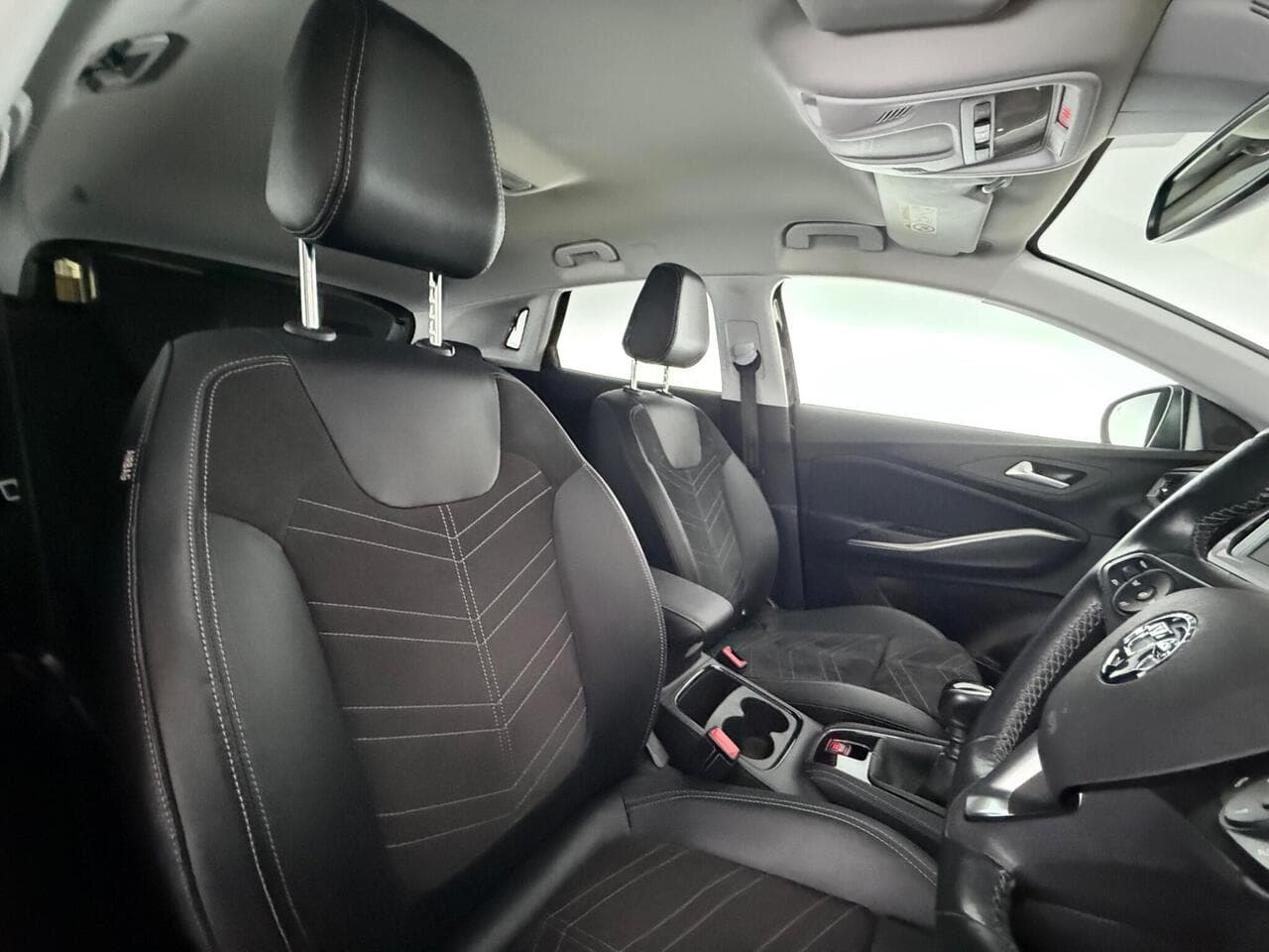 Vauxhall Grandland thumbnail Seat Driver