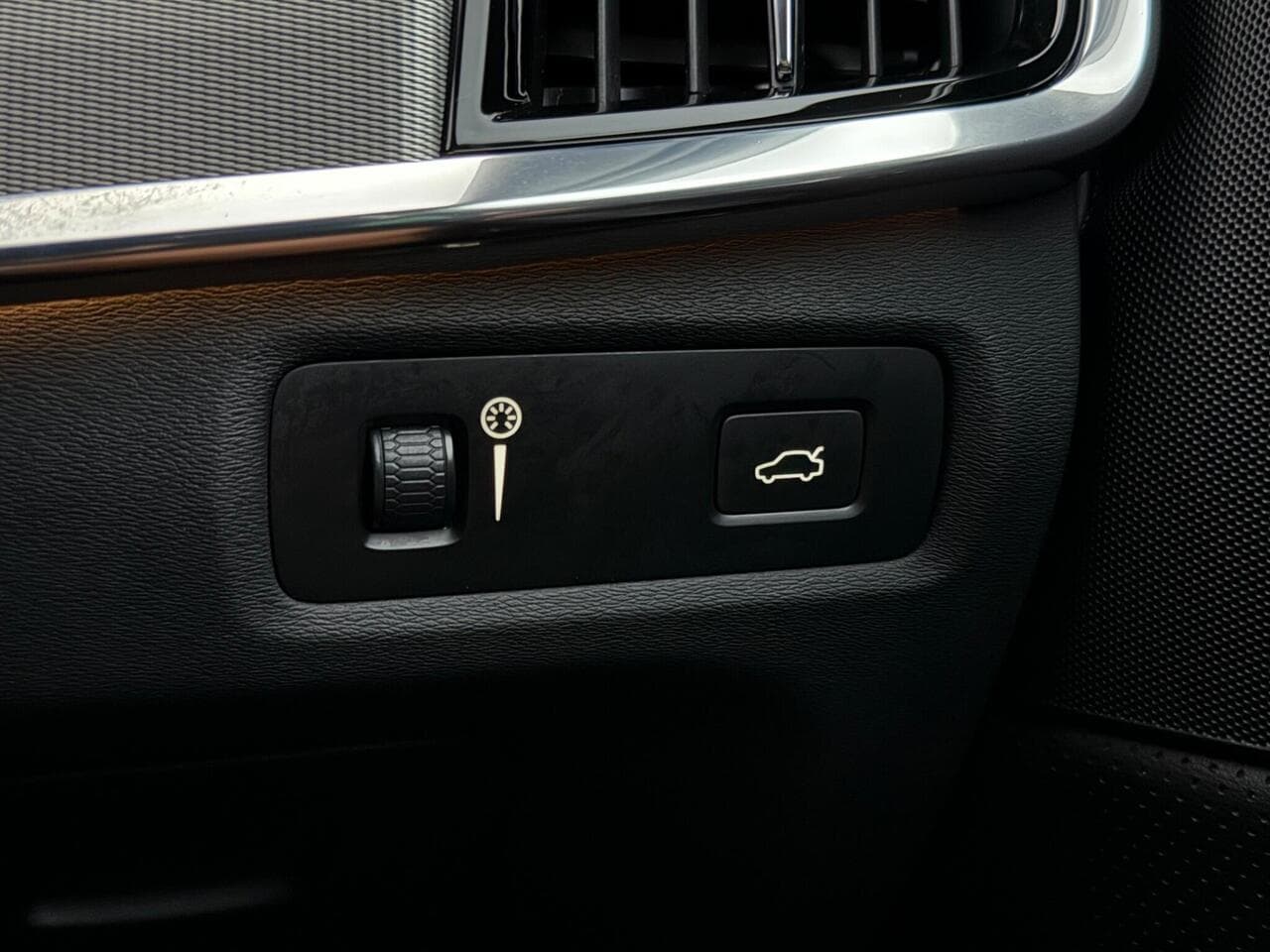 Volvo V90 thumbnail Misc Controls