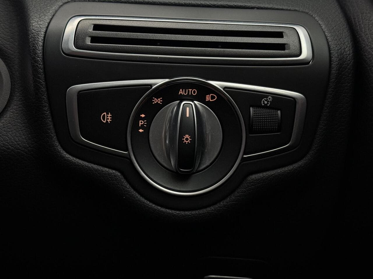 Mercedes-Benz C Class thumbnail Misc Controls
