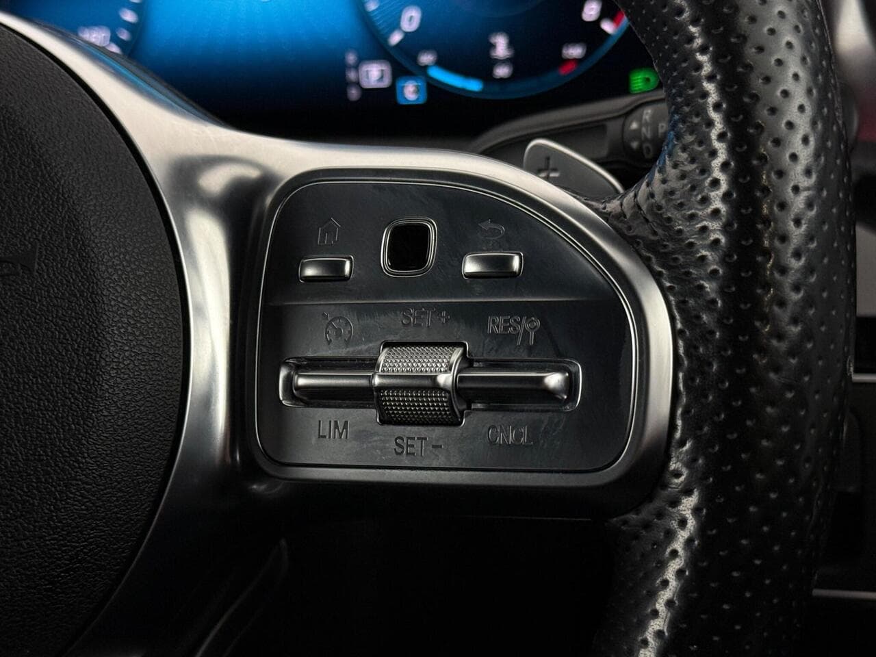 Mercedes-Benz CLA thumbnail Misc Controls