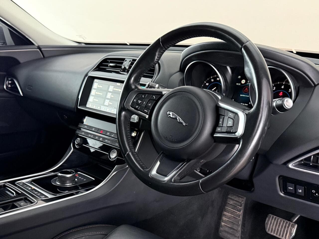 Jaguar XE thumbnail Interior Front