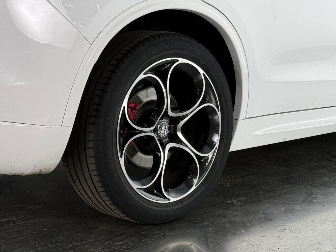 Alfa Romeo Stelvio thumbnail Wheel