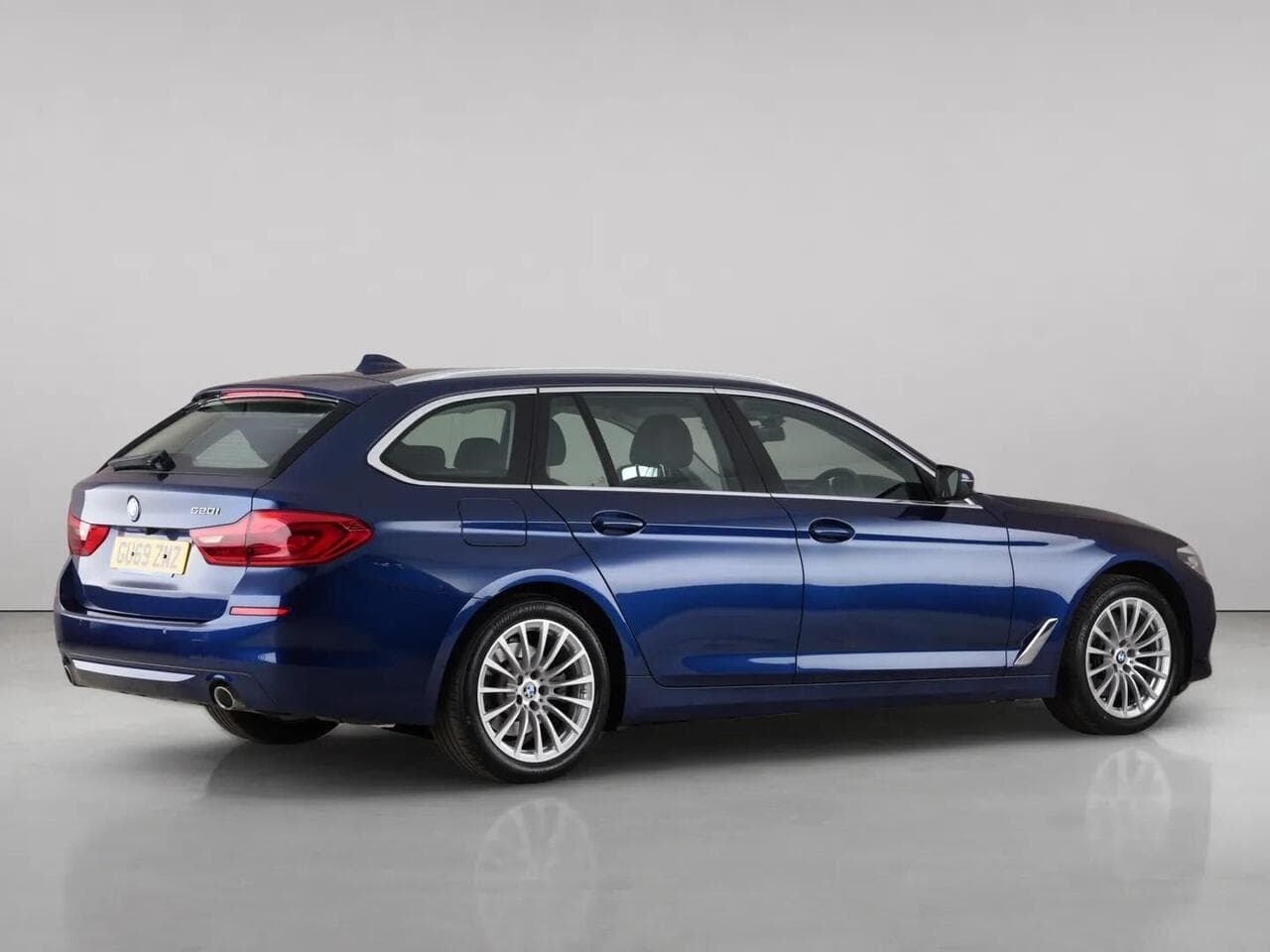 BMW 5 Series thumbnail Side Right