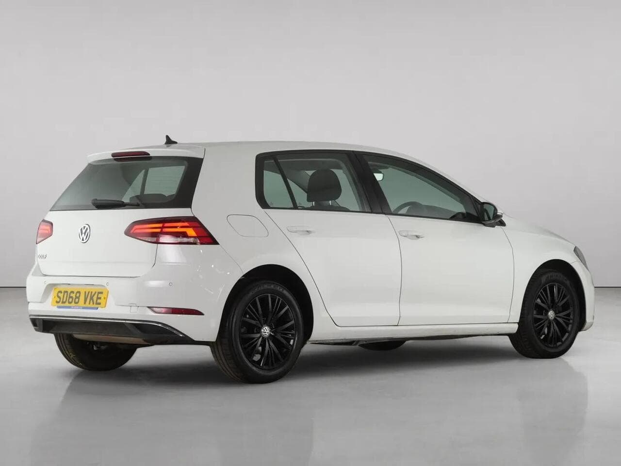 Volkswagen Golf thumbnail Rear Right