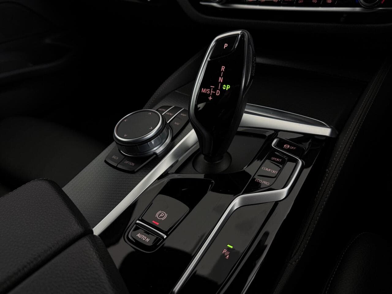 BMW 5 Series thumbnail Interior Front